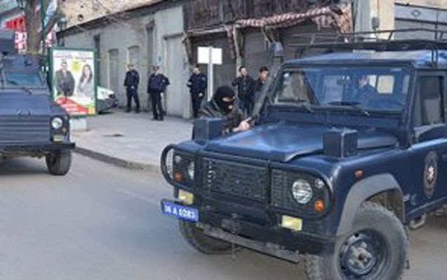 azerbaycanli-is-adaminin-evine-silahli-basqin-