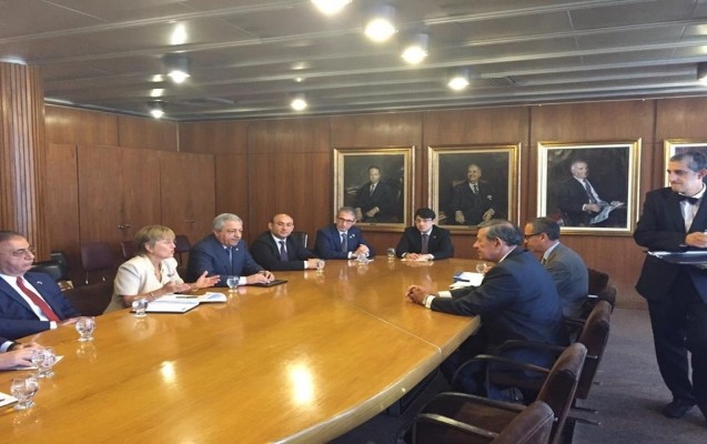 -deputatlar-uruqvayin-vitse-prezidenti-ile-gorusubler