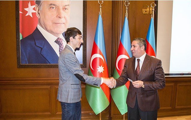 yap-a-uzv-olan-genclere-vesiqe-verildi-