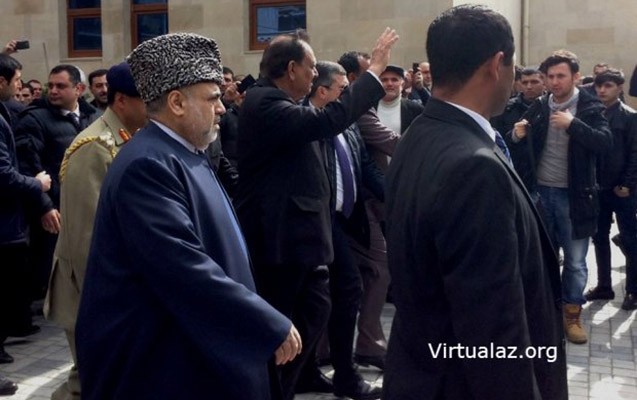 pakistan-prezidenti-ejderbey-mescidinde