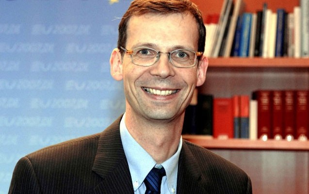 bas-katib-vezifeden-gedir