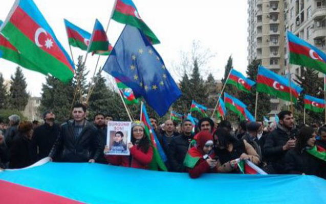 milli-suranin-mitinqi-basa-catdi-