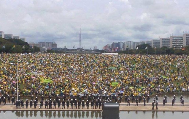 braziliyada-ehali-prezidentin-istefasini-istedi-
