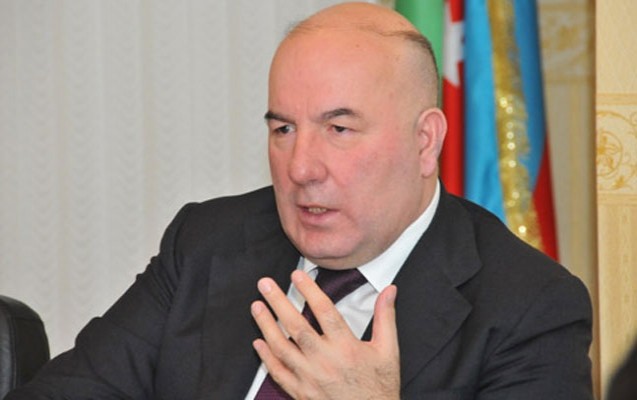 elman-rustemovdan-banklara-