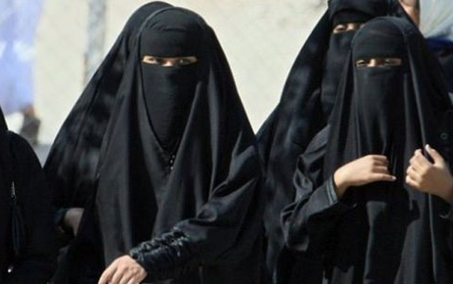 ana-iki-qizini-isid-e-feda-etdi