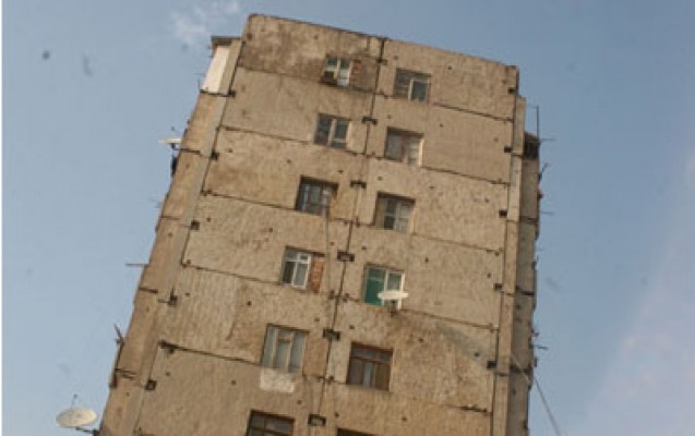 32-yasli-tehlukeli-bina-