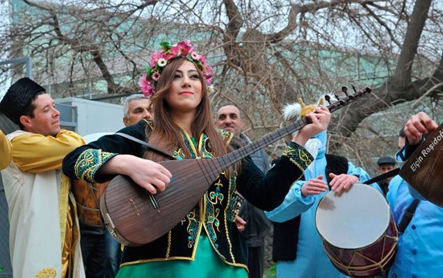 bakida-ilaxir-cersenbeye-hesr-olunan-senlikden-