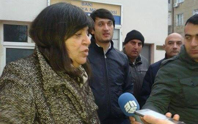 rektorun-qizini-doyen-sexslerin-anasi-