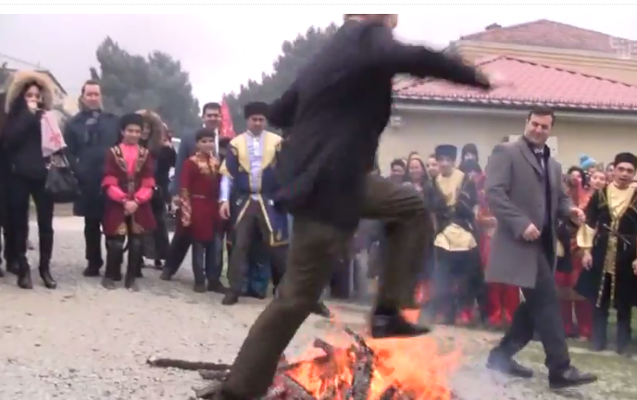 abs-sefiri-tonqaldan-tullandi-suallari-cavablandirdi-