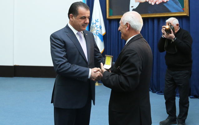 icra-bascisi-xalq-artistine-ev-verdi-