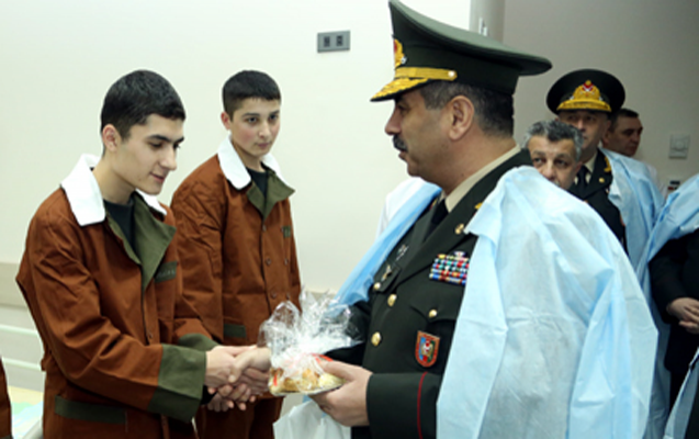 zakir-hesenovdan-hospitaldaki-esgerlere-bayram-sovqati-