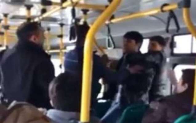 bakidaki-avtobusda-gulus-ustunde-dava-