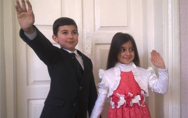 obamani-heyretlendiren-azerbaycanli-baci-qardas-