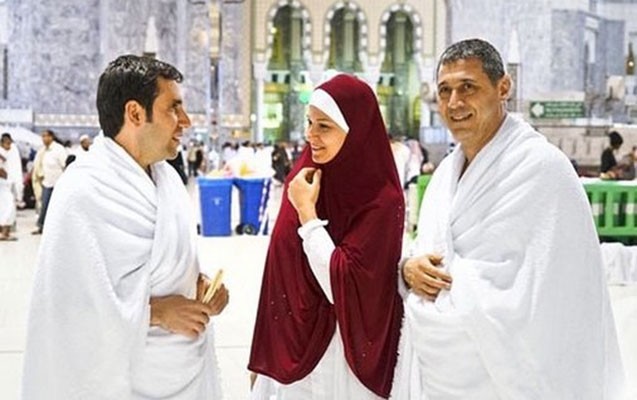 ayse-arman-umre-ziyaretine-gedib