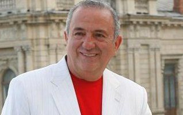 xalq-artisti-kimsesiz-qocaya-sahib-cixdi-