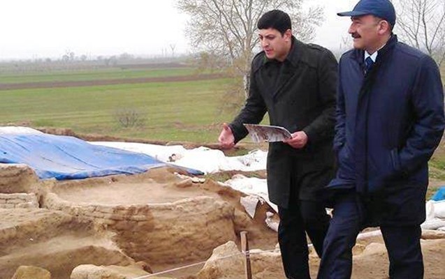 nazir-neolit-dovrune-aid-olan-abideni-ziyaret-edib