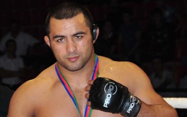 ermeni-himni-seslendirilende-ozum-qesden-oturdum