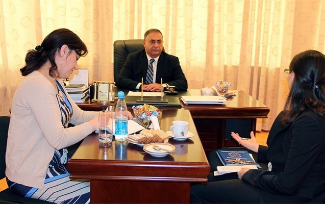 asim-mollazade-abs-diplomati-ile-gorusdu