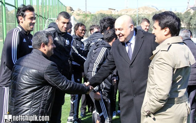 cingiz-abdullayev-meydanda-