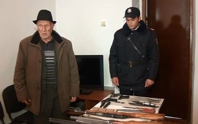 77-yasli-kisinin-evinden-silah-sursat-askarlandi-