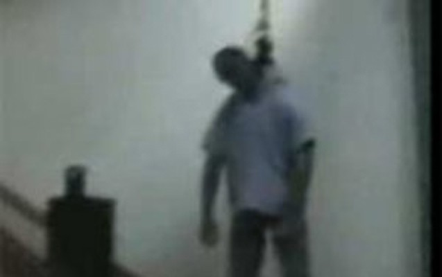 66-yasli-kisi-evinde-ozunu-asdi-