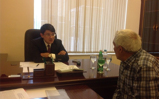 fuad-muradov-secicileri-milli-meclisde-qebul-edib-