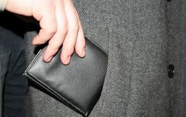 serxos-oldugunu-gorub-pulunu-ve-uzuyunu-ogurladi