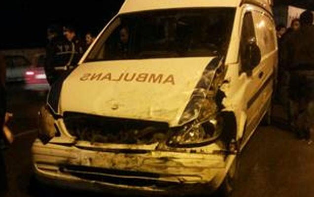 yarali-aparan-tecili-yardim-masini-qeza-toretdi-