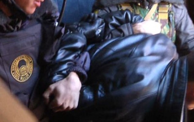 bomju-olduren-bomj-tutulub-