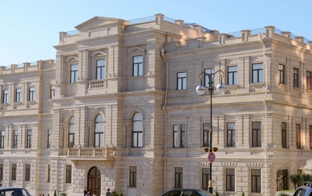 eli-bey-huseynzadenin-qizinin-el-isi-muzeyde-