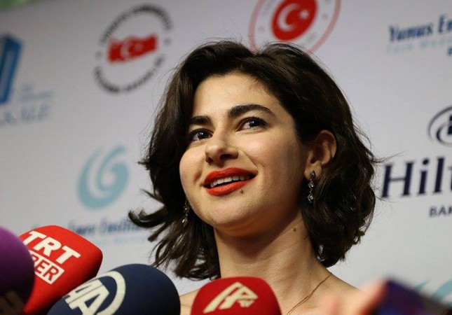 nesrin-cavadzade-qala-gecesinde-niye-agladi-