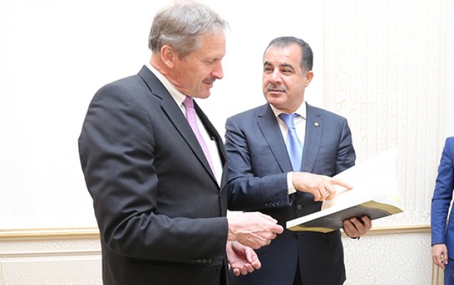 abs-sefiri-elmar-veliyevle-gorusub-