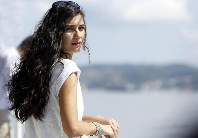 turkiyenin-en-celbedici-qadini-secildi-