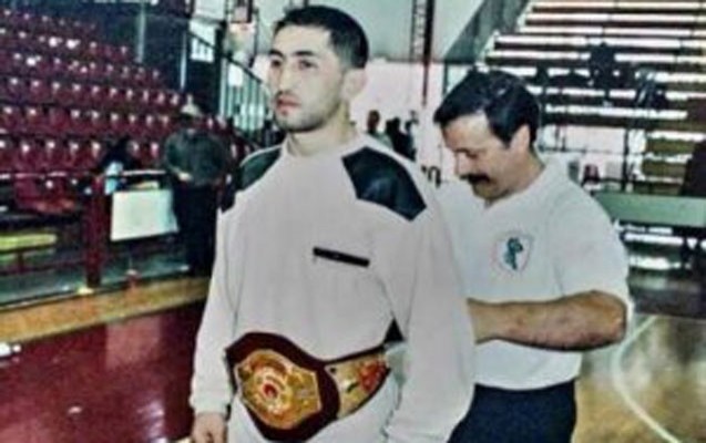 azerbaycanli-cempiona-ermeninin-eli-ile-isgence-verilir-