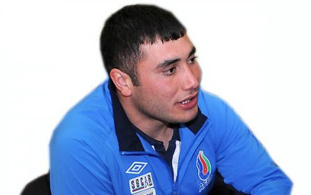 mecburiyyetden-oglanlarla-oynayiriq