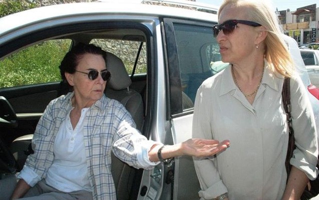 aktrisa-qezaya-dusdu