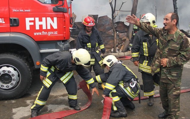 bakidaki-yeni-tikilen-binada-