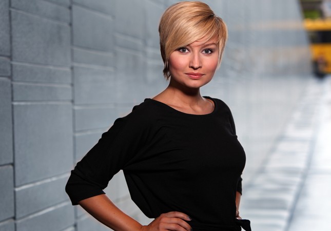 28-yasli-ilk-qadin-partiya-rehberi-