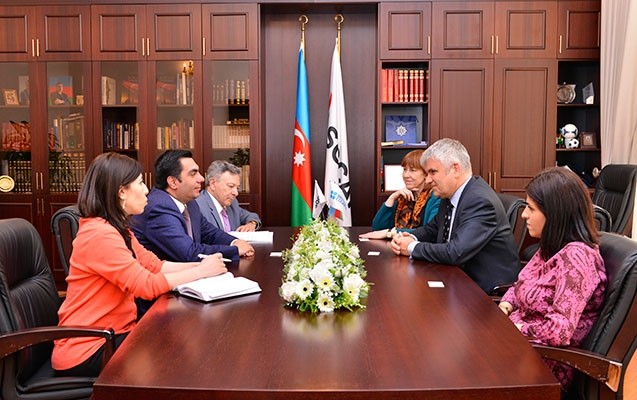 british-council-in-direktoru-baki-ali-neft-mektebinde