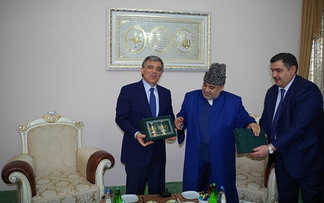 abdulla-gul-ejderbeyde-namaz-qildi