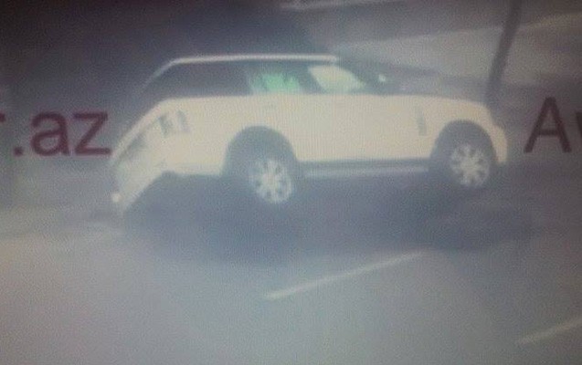 park-bulvarin-qarsisinda-range-rover-bele-asdi-