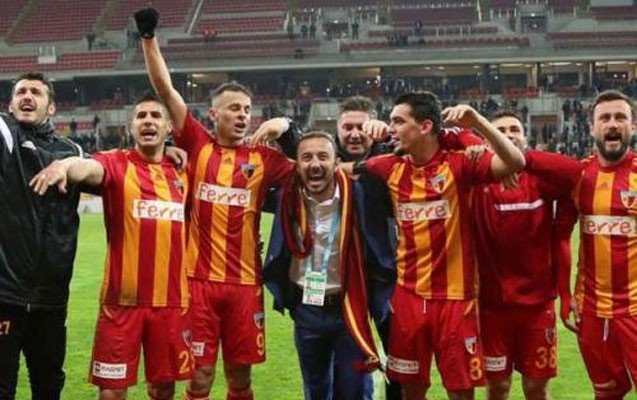 kamran-agayevin-komandasi-superliqada