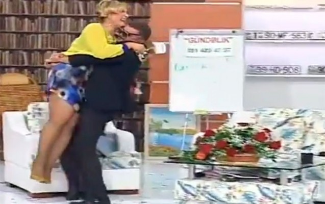 canli-efirde-rehim-metaneti-qucagina-goturdu-
