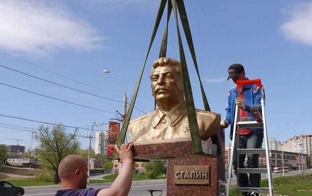 rusiyada-stalinin-yeni-bustu-qoyuldu-
