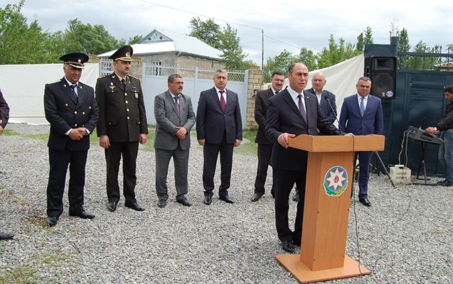 qurdlar-kendine-qaz-verildi
