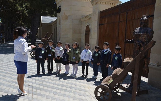 sagirdler-susanin-isgalini-bele-yad-etdiler-