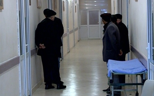 70-yasli-qadini-masin-vurdu