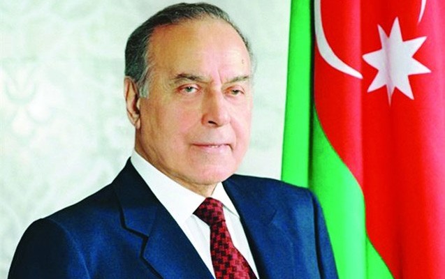 heyder-eliyevin-anadan-olmasindan-92-il-otur