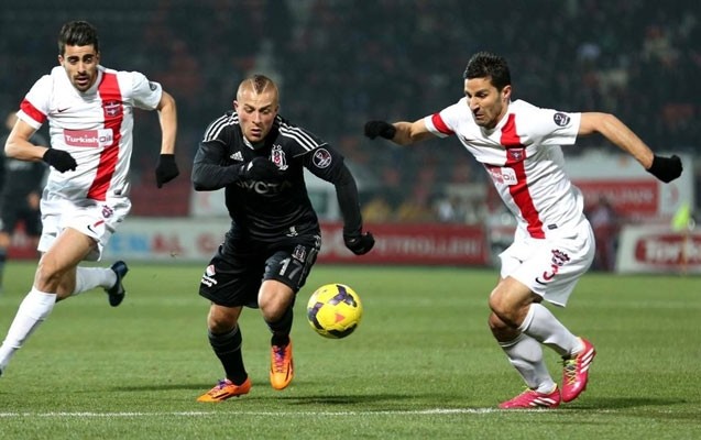 besiktasin-oyununda-11-sari-1-qirmizi-kart