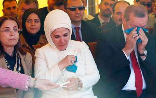 erdoganla-xanimini-agladan-qiz-